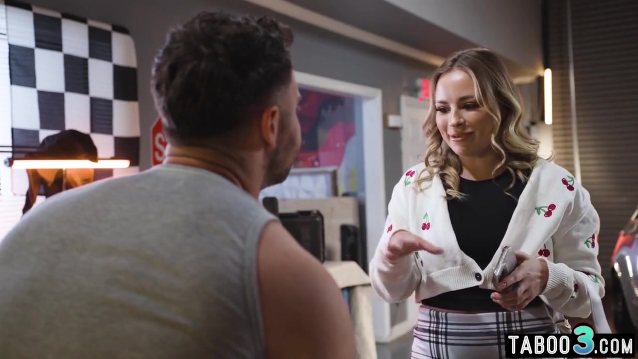 Blonde Banged Hard By A Hot Mechanic - Anna Claire Clouds