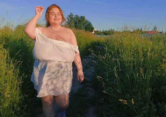 Naturalist Big Boobs Walk - RealAnnaKatz