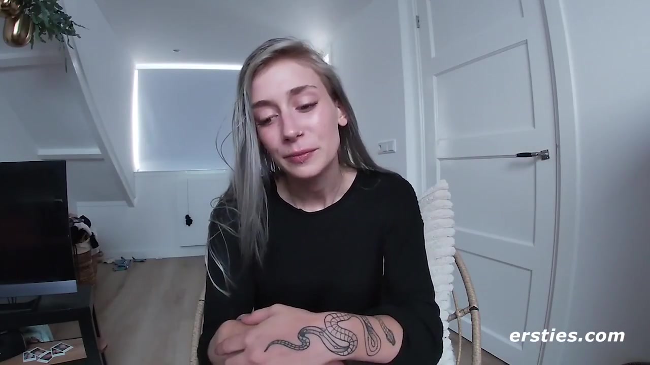 Sweet Amateur Fingers And Toys Herself To Orgasm