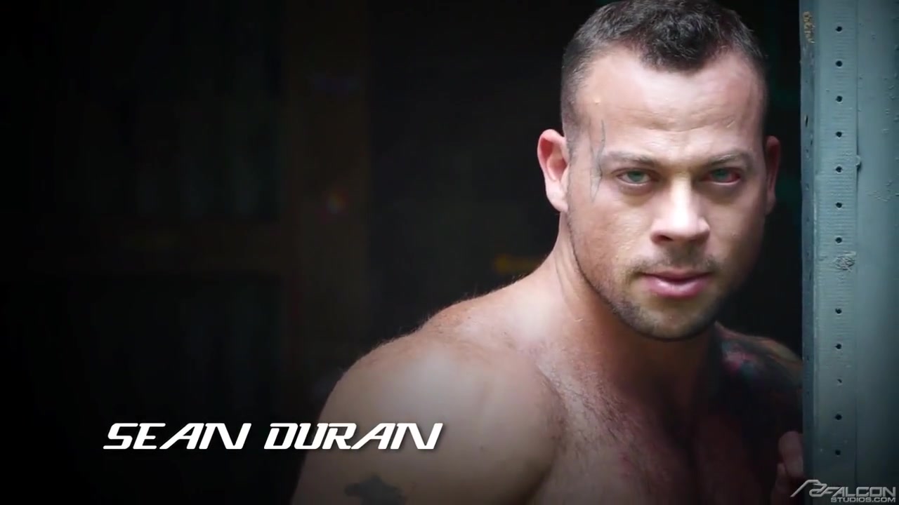 Bodybuilder Fucks In The Ass Outdoors