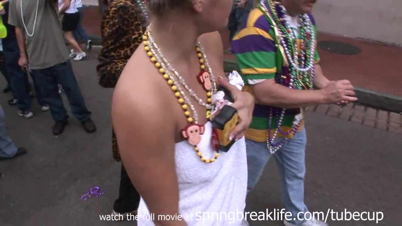 SpringBreakLife Video: Hotel Room Referee And Mardi Gras Flashers