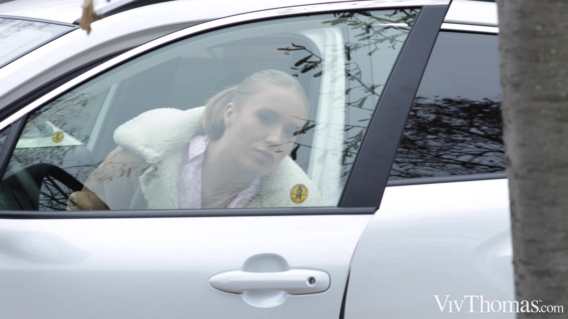 Distracting View - Angelika Grays & Jo