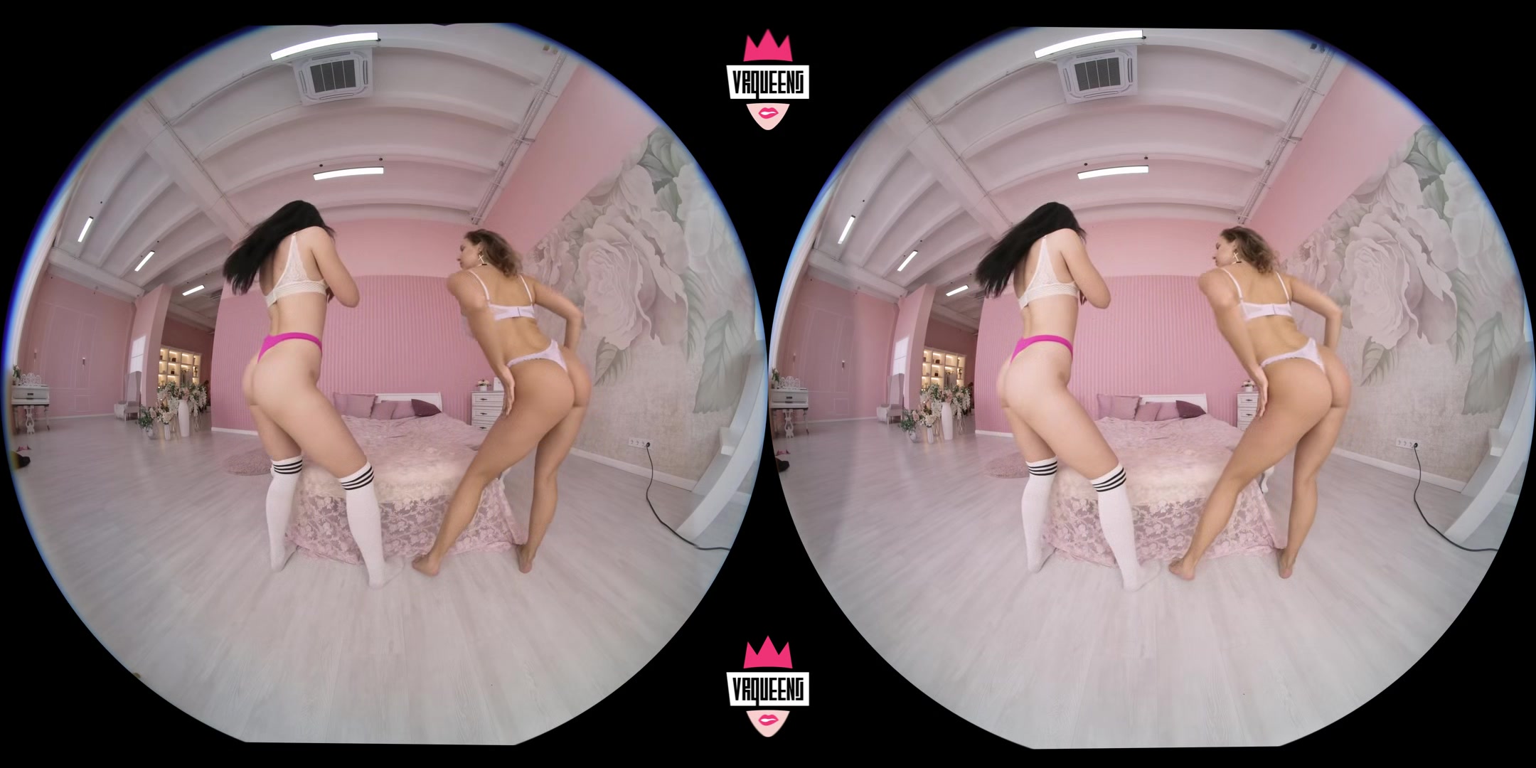 Double Ass & Tits On Bed - Vr Queens
