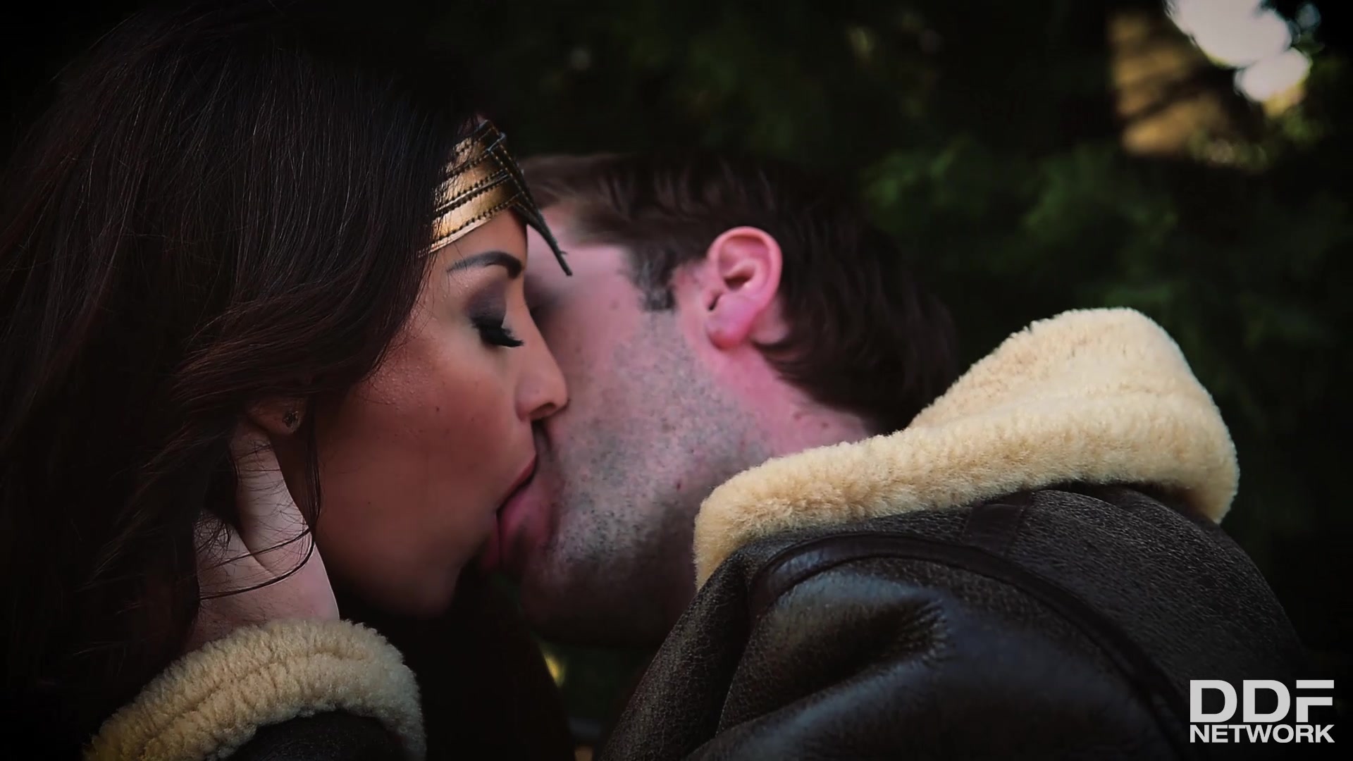 Wonder Woman XXX Parody: Anal Encounter - PornWorld
