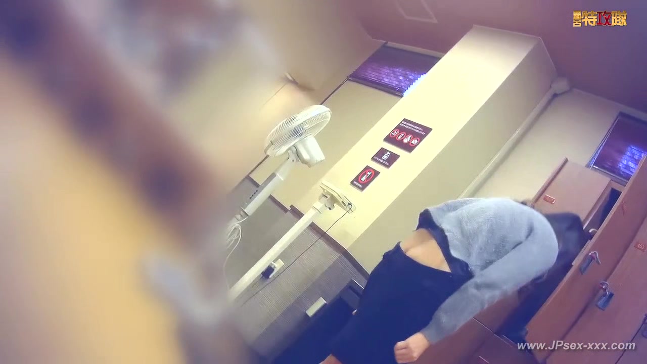 japanese public bathroom changeroom.57