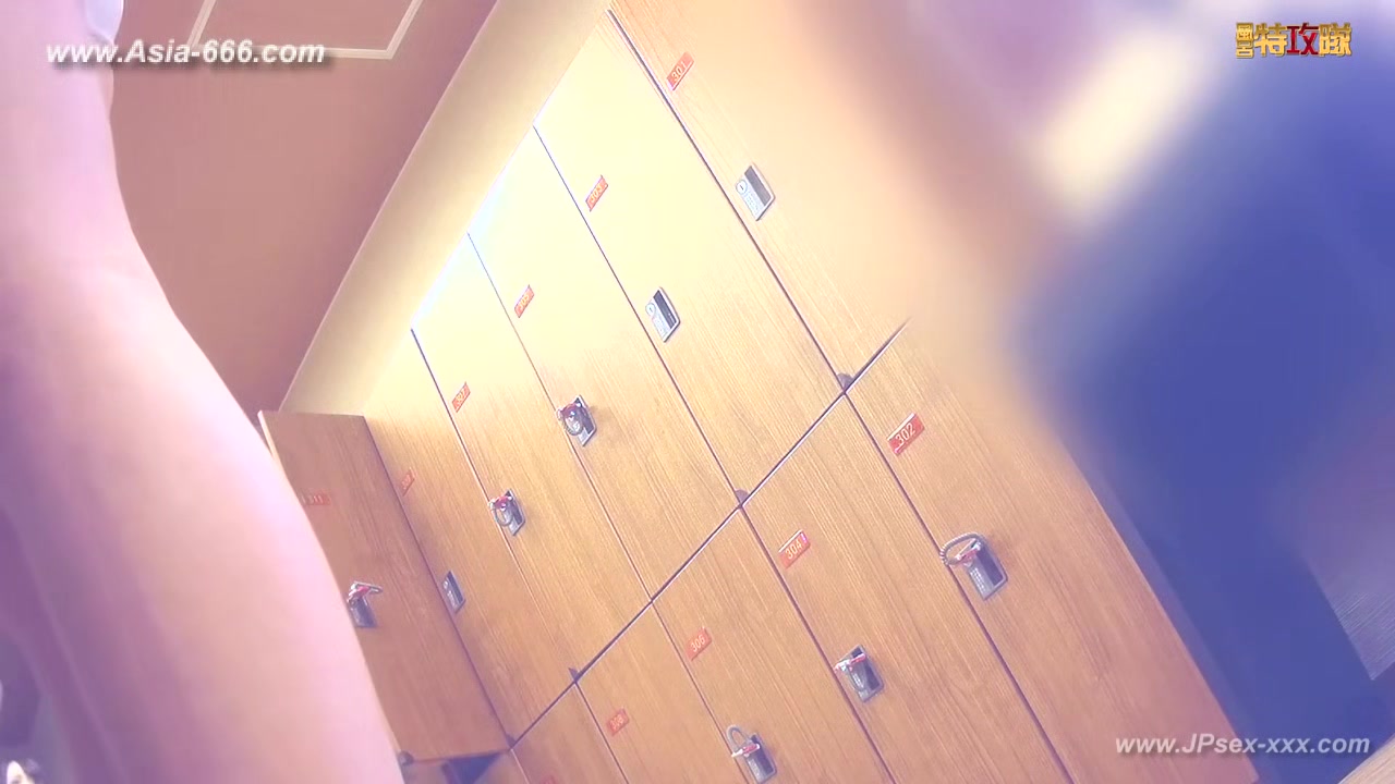 japanese public bathroom changeroom.92