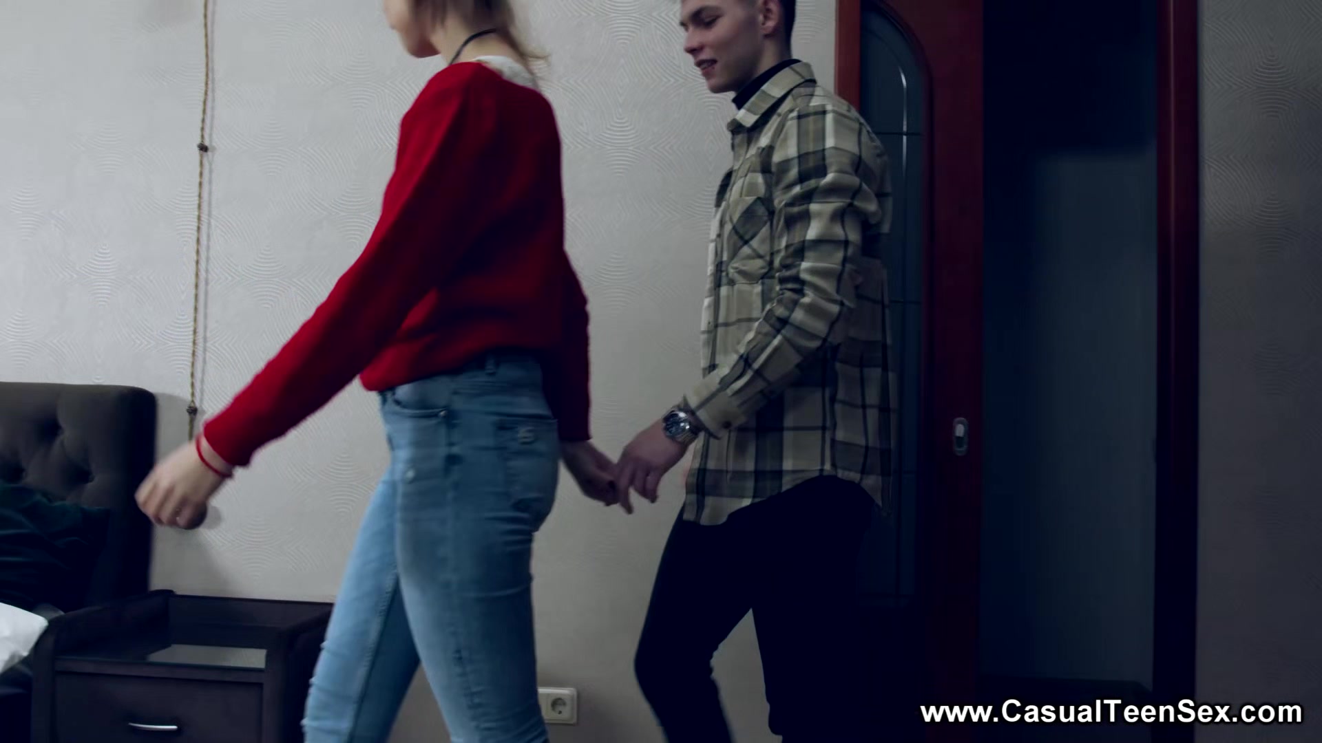 Casual teen 18+ Sex - Iris Kiss Kiss - Cock puts a smile on her face