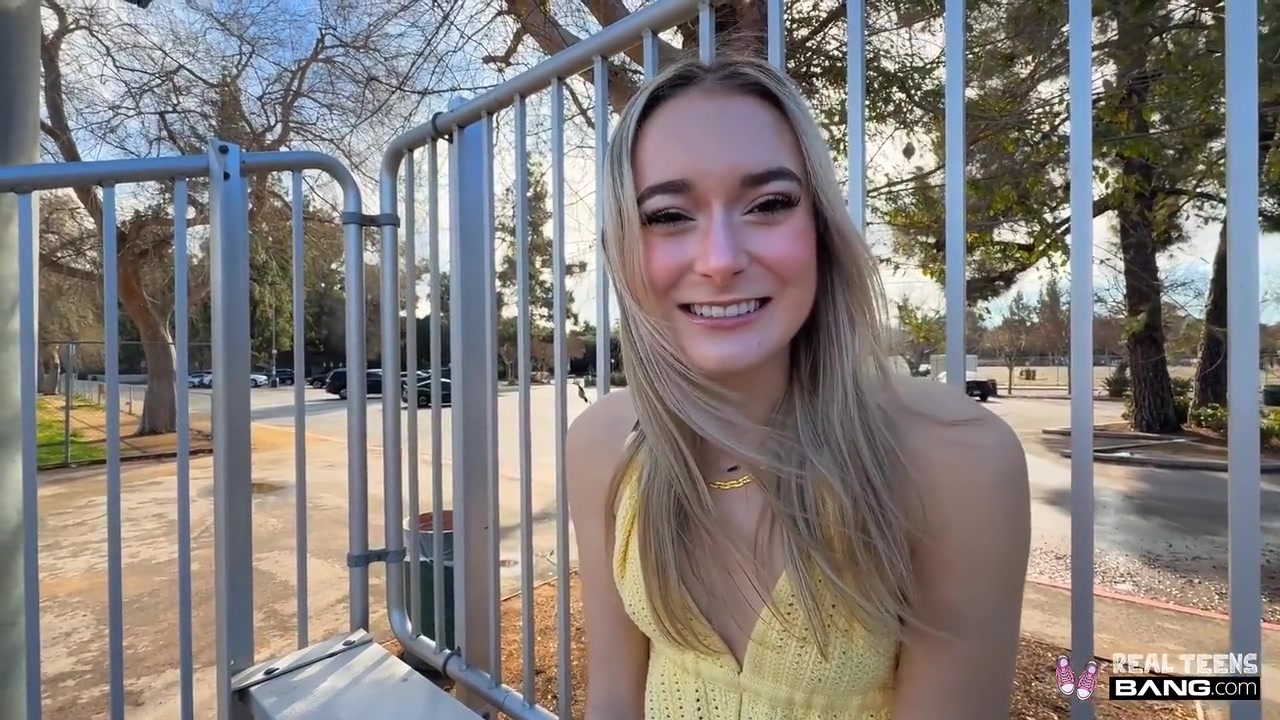 Thea Summers And Alex Jett - Summers Fucks In Public
