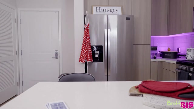 Resisting My Stepsis Is Futile - S25:E3 - Brattysis