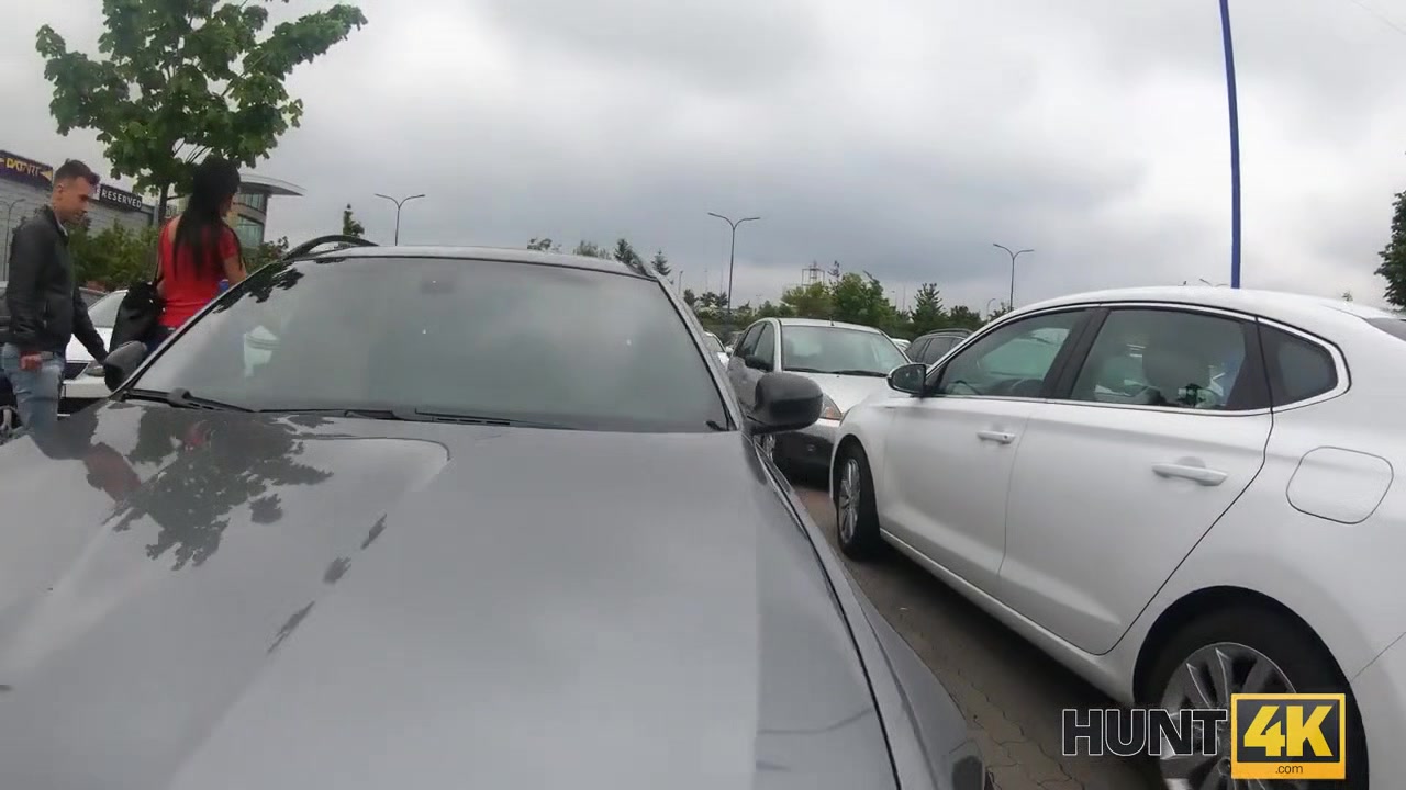 HUNT4K. Chick cant get her transaction so why she should fuck