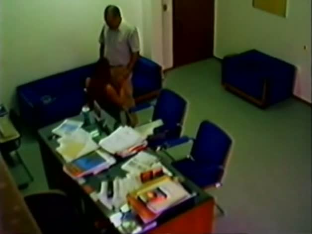 Quick amateur blow in the office