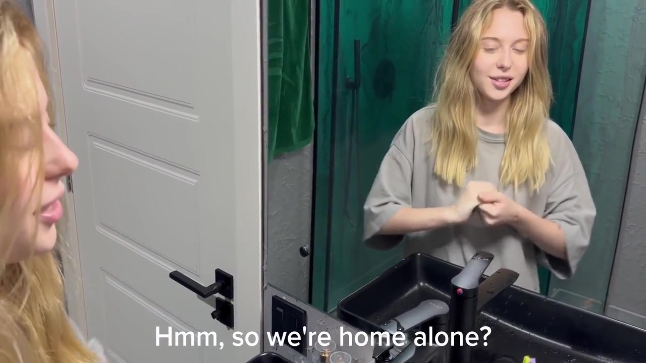 Stepsister Gave A Blowjob And Gave Herself To Be Fucked Until Her Parents Returned