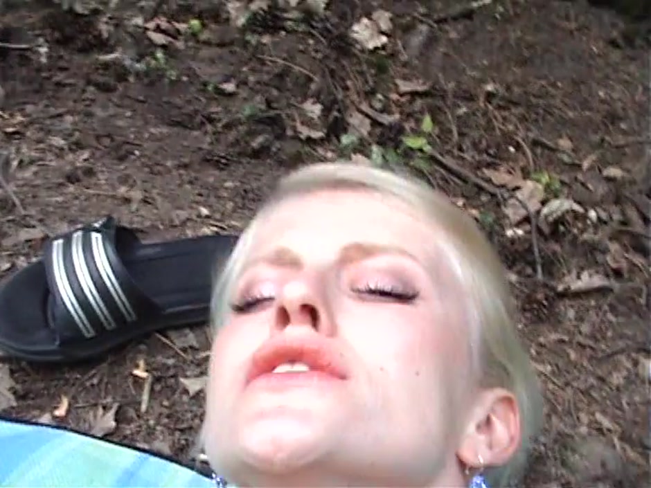 Katerina Sz. in amateur hot girl gives a handjob in nature