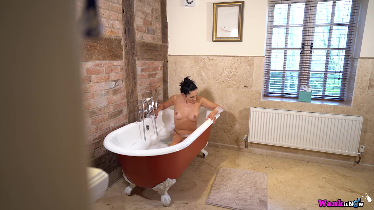 Bonnie - Got Yourself A Deal - Sexy Videos - WankitNow