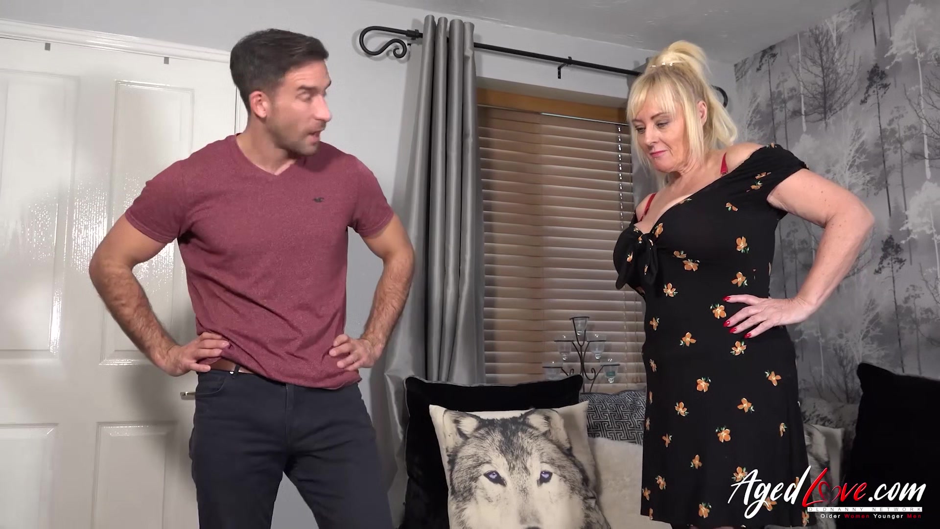 AGEDLOVE Alex fingers and licks wet pussy of Wendy