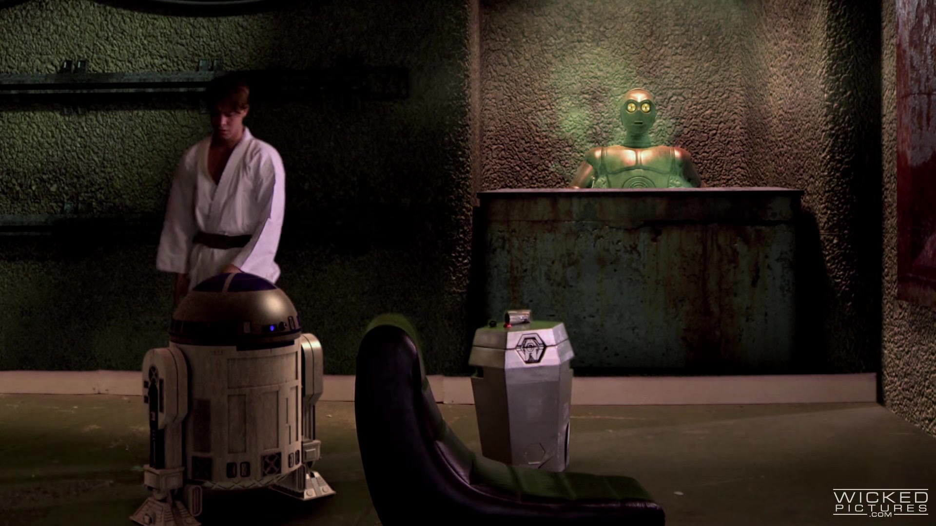 Obi Wan Sticks His Obi Cock Into A Babes Ass FULL SCENE