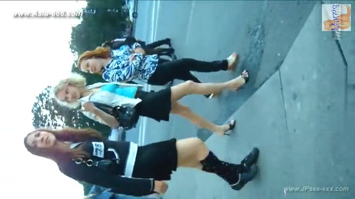 peeping blonde amateur upskirt.3