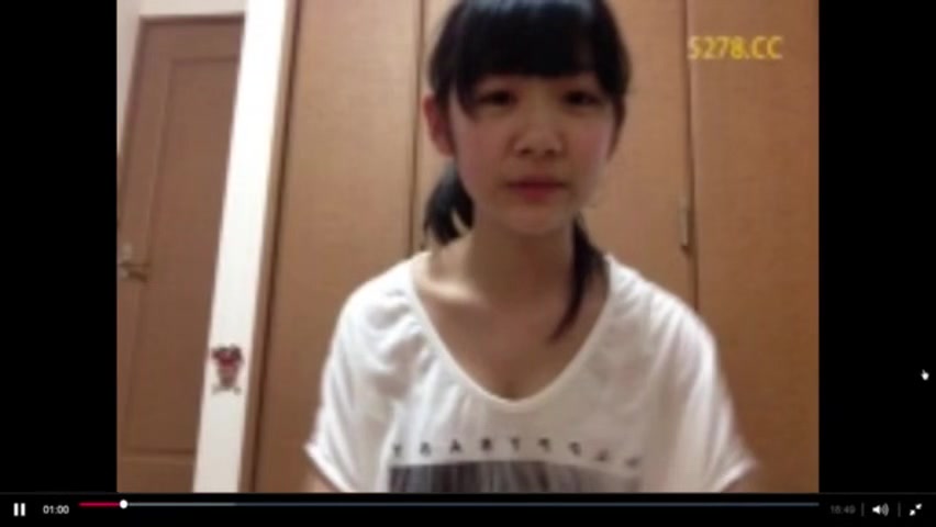 230306童顔でカワイイ子が胸チラ235