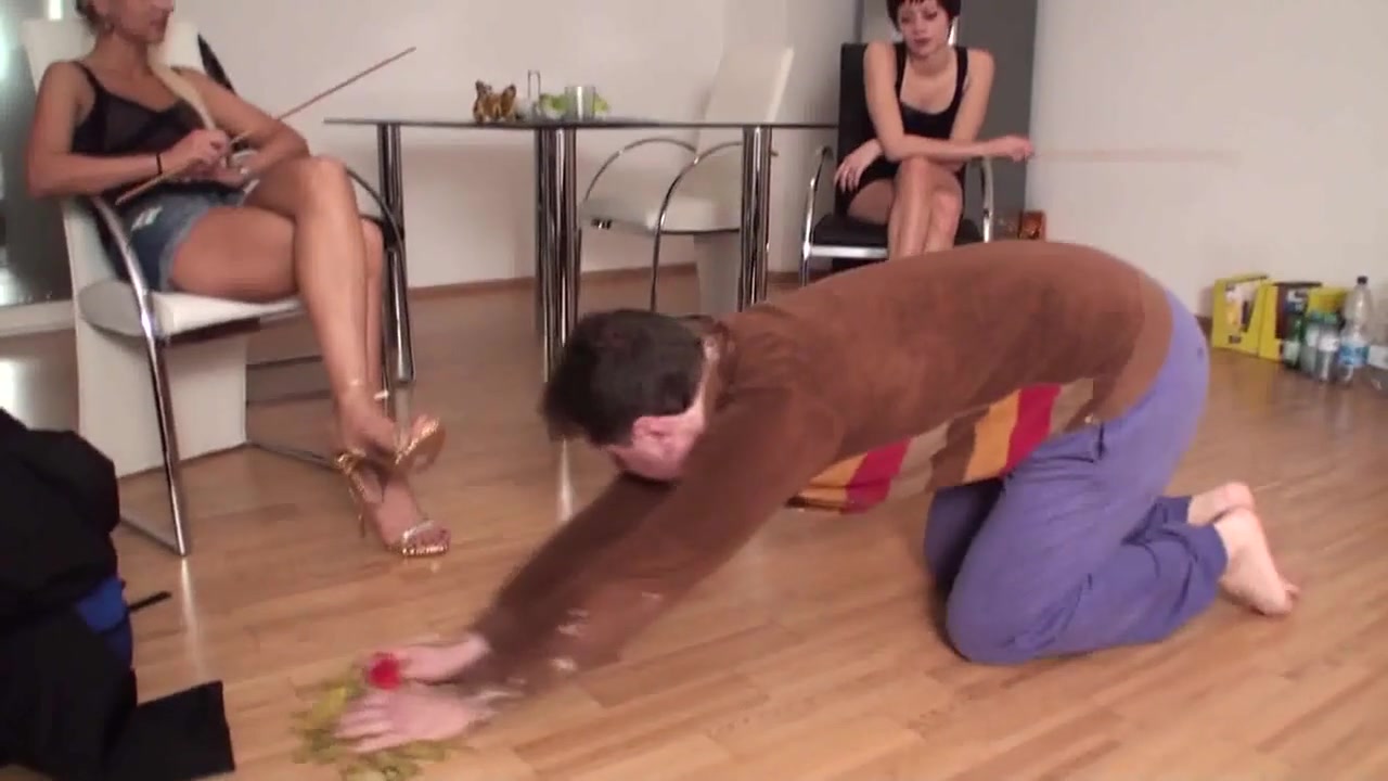 Obeying teen 18+ girls' commands by Femdom Austria