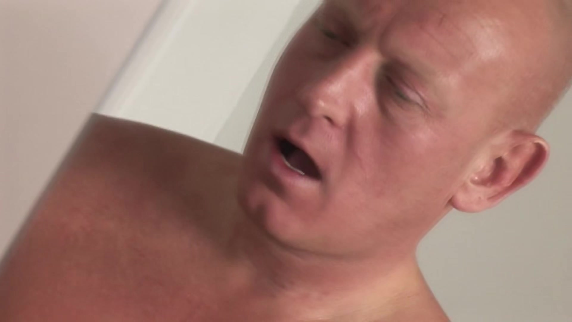 Roemie Demands Sex From Older Man