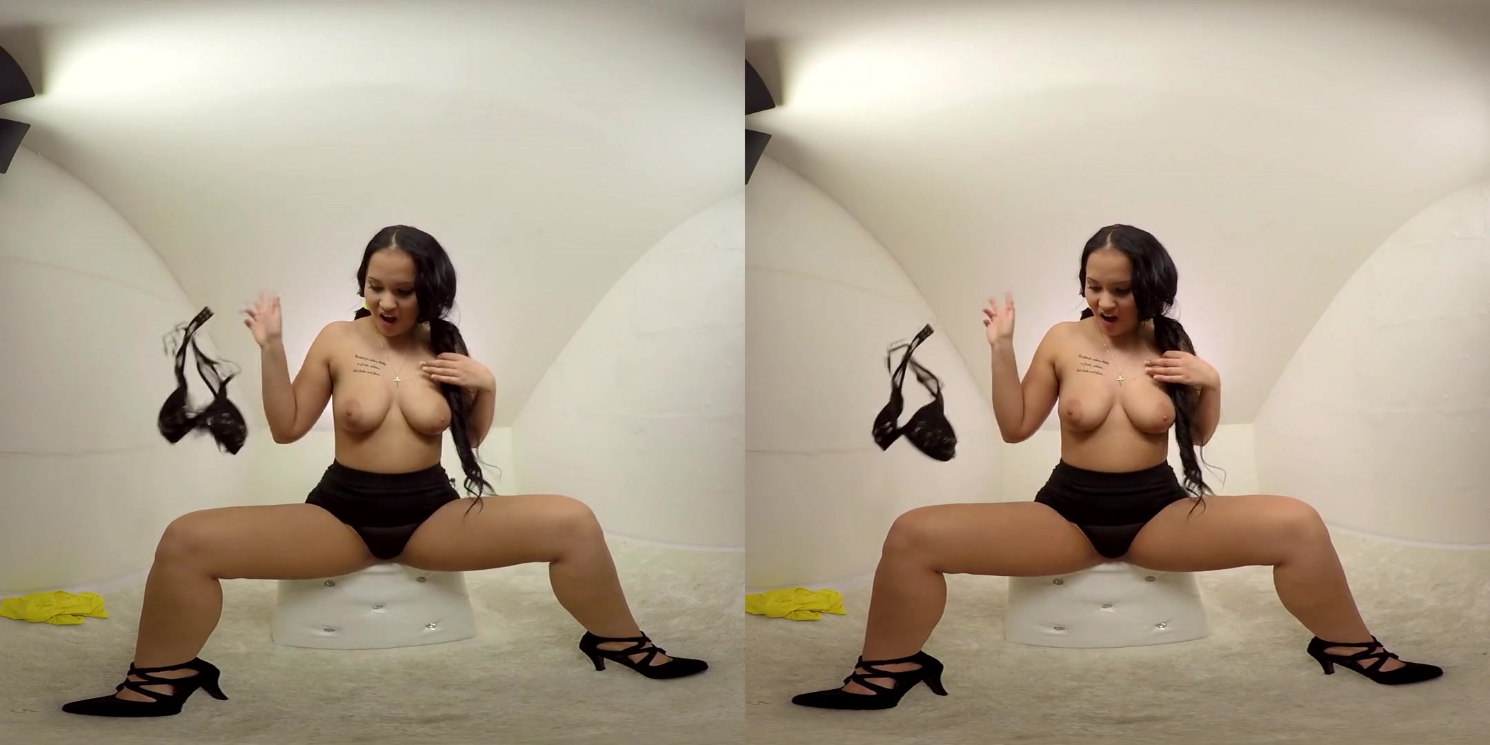 Jennifer Mendez in Latina Babe Jennifer Mendez Cums - BravoModelsMedia