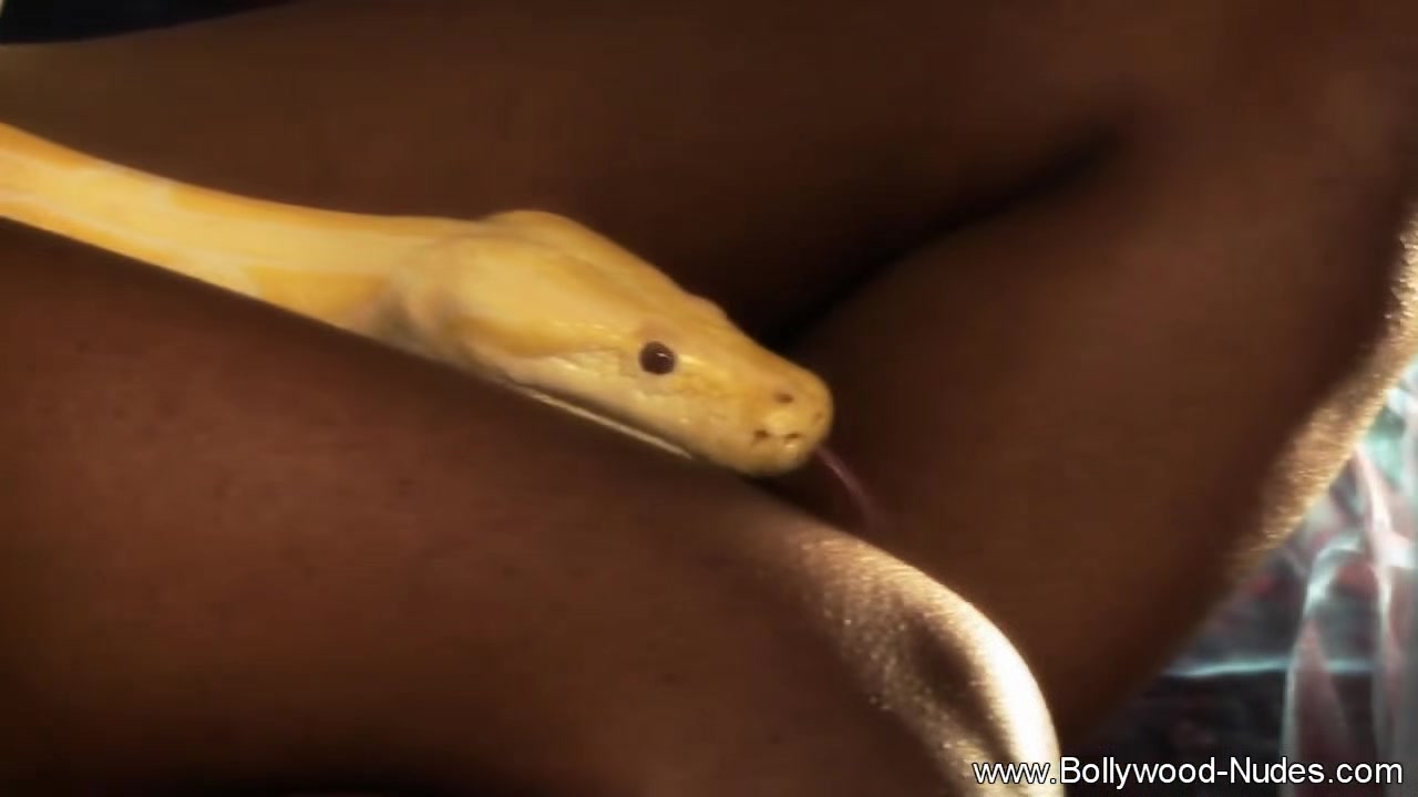 Asian Indian Beautiful Girl Gets Totally Naked In Film