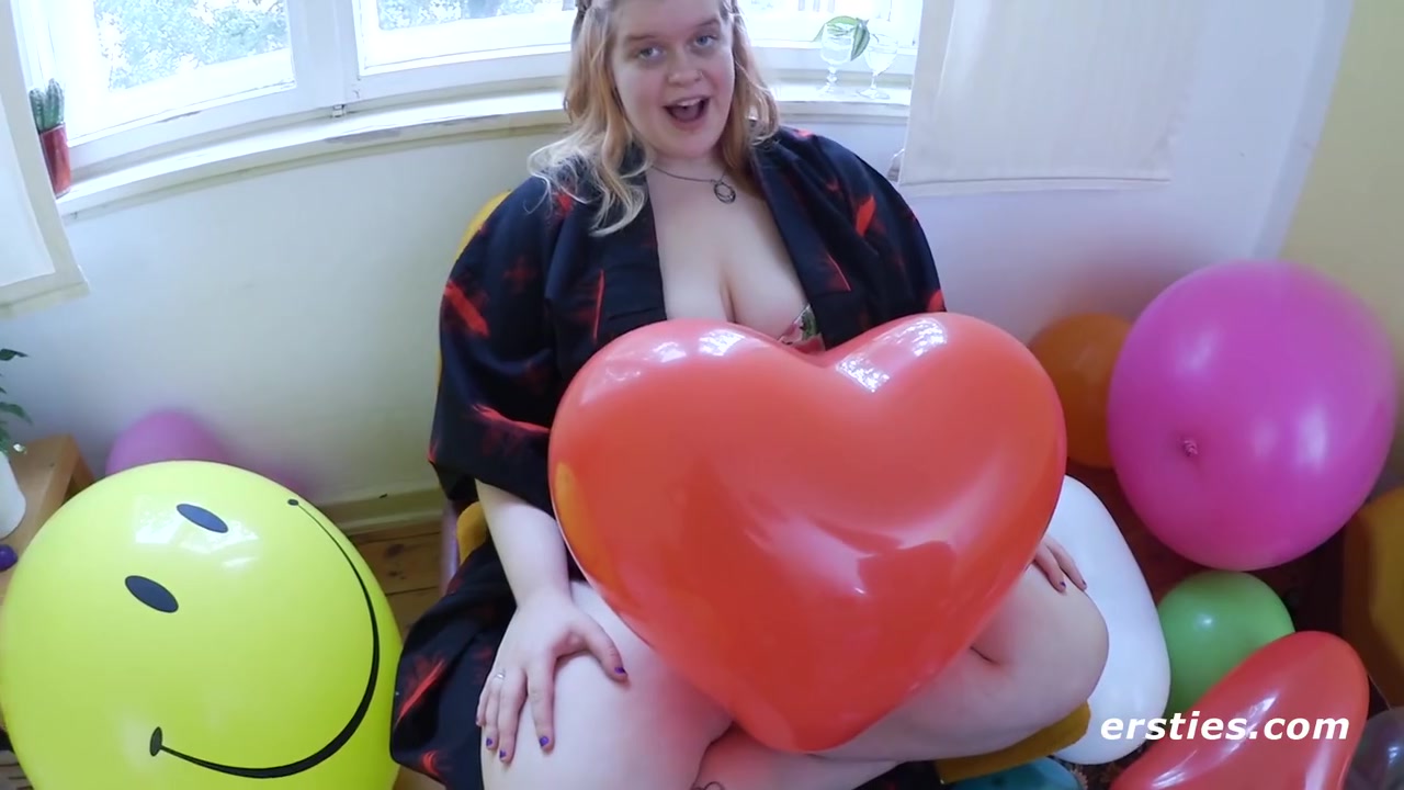 Poppy Loves Her Balloons And Sex Toy