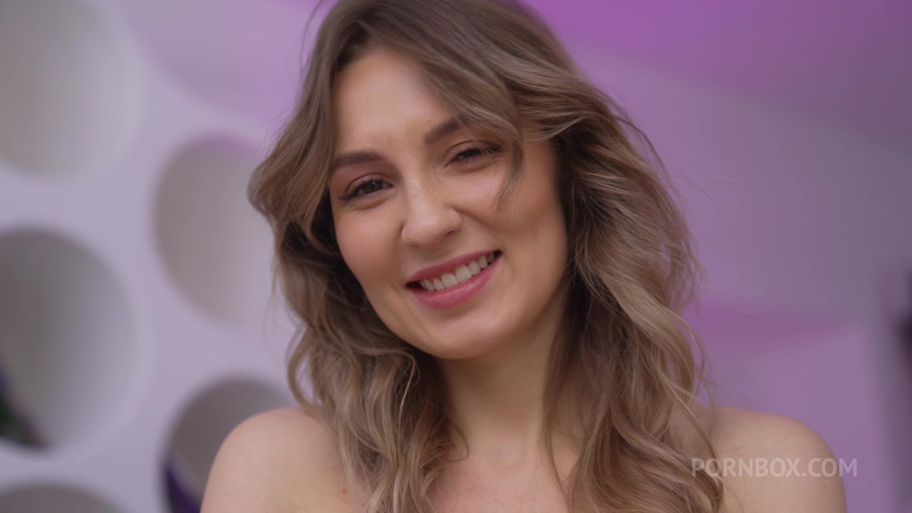 New bitch Luna Ray and her first ANAL - AnalVids