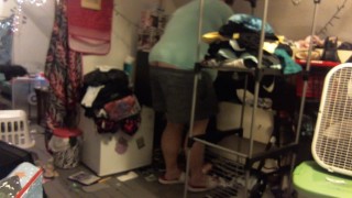 fat white girl buttcrack folding clothes
