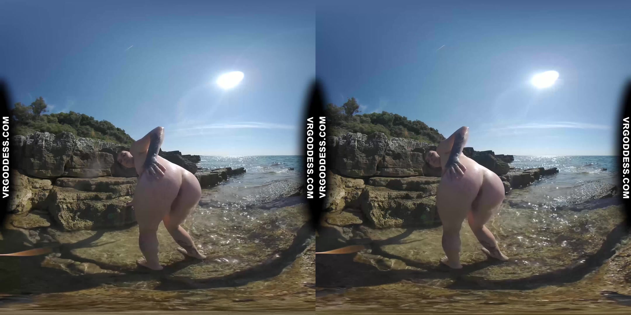 Tattooed Brille Skinny Dipping In The Ocean While On Vacation Jilling