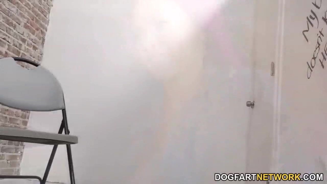 Anna Bell Peaks gets creampied at Gloryhole