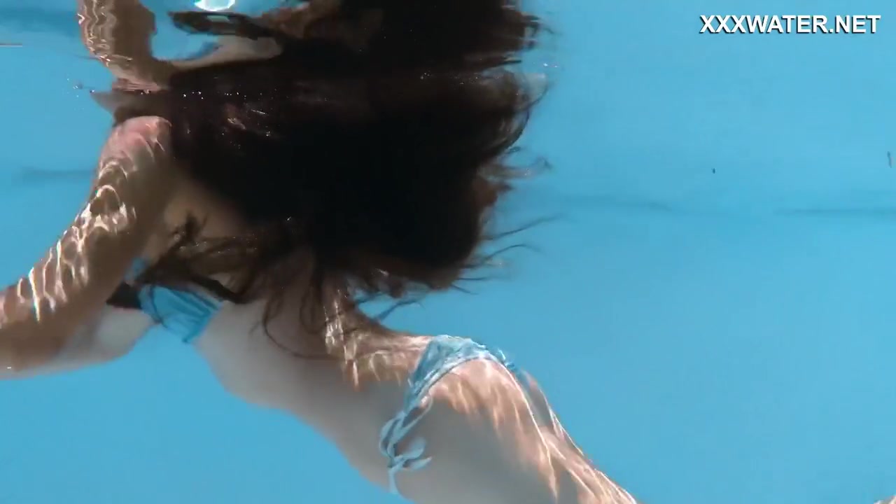 Sexy Naked Erotics With In The Pool - Lana Lelani