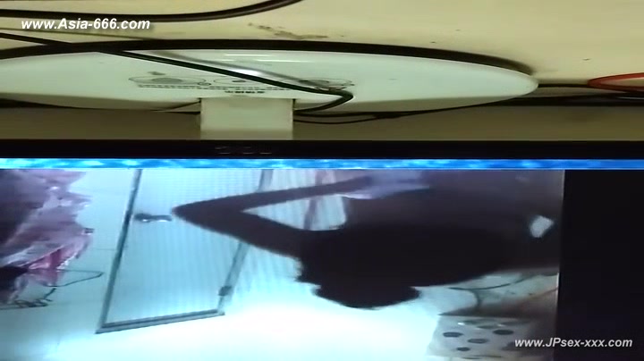 peeping chinese girls bathing.25