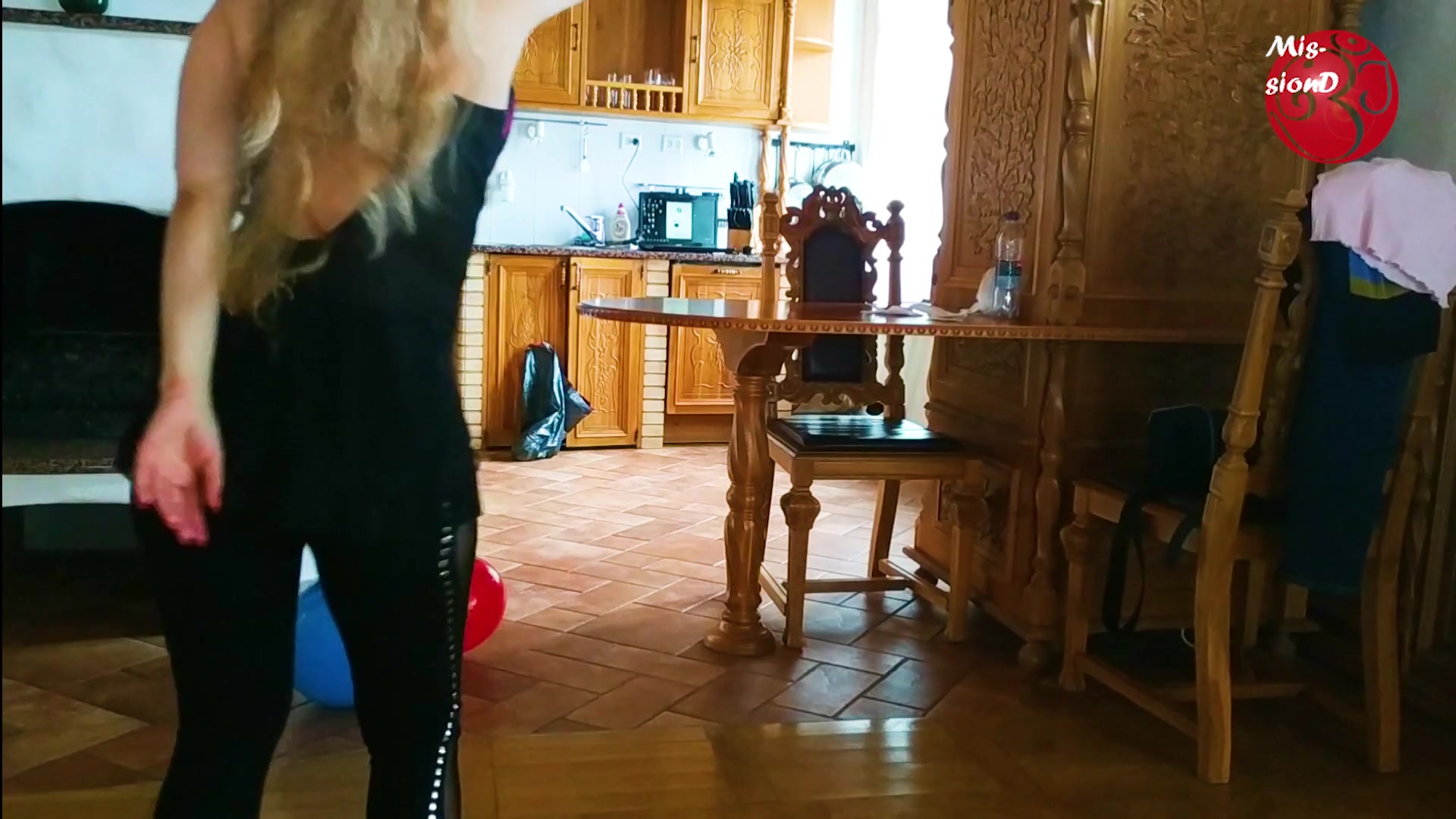 Blonde With Balloons - Sex Movies Featuring Findom Goaldigger