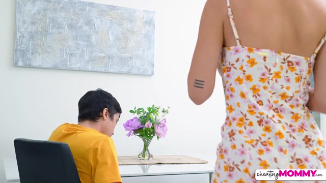 My Friends Sexy Stepmom - S1:E2 - Momlover