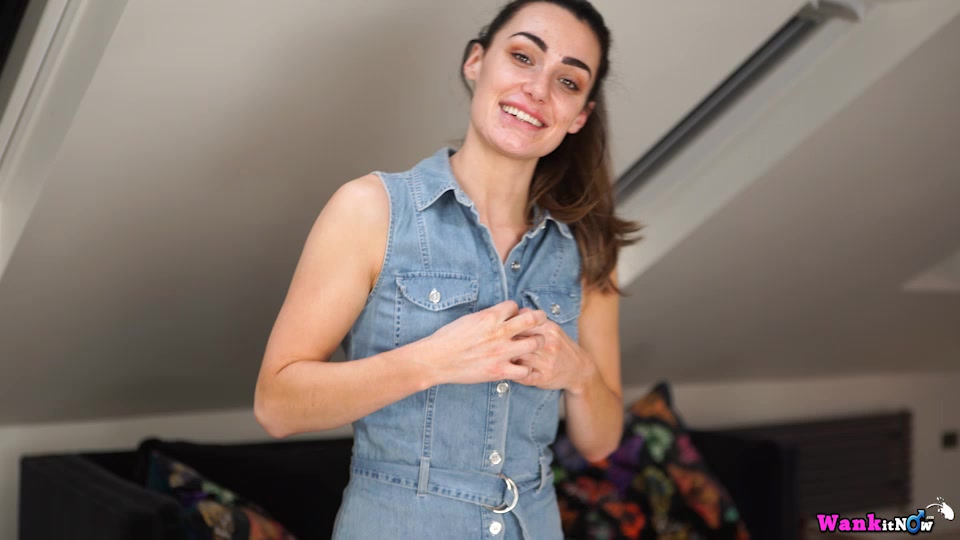 Laura - Naughty Neighbor - Sexy Videos - WankitNow