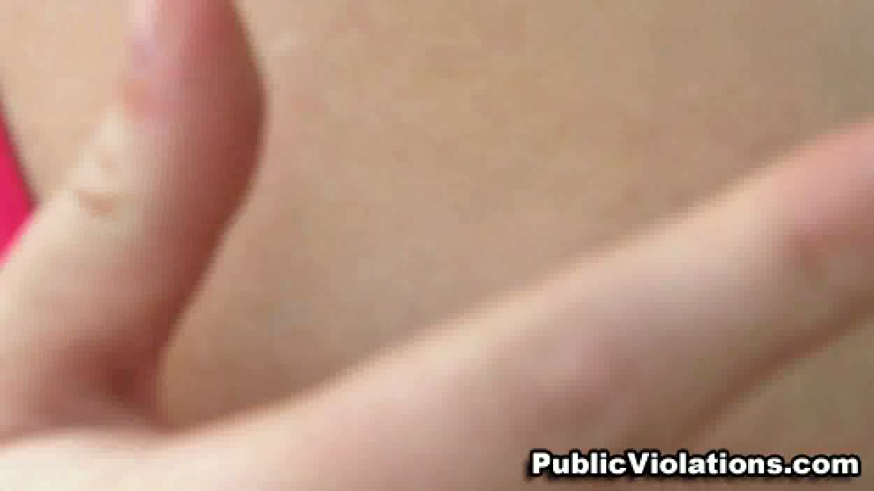 Hipster Babe Give Rauchy Blow Job.