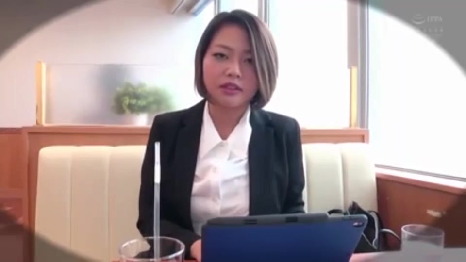 07658 Sharing a room with your boss