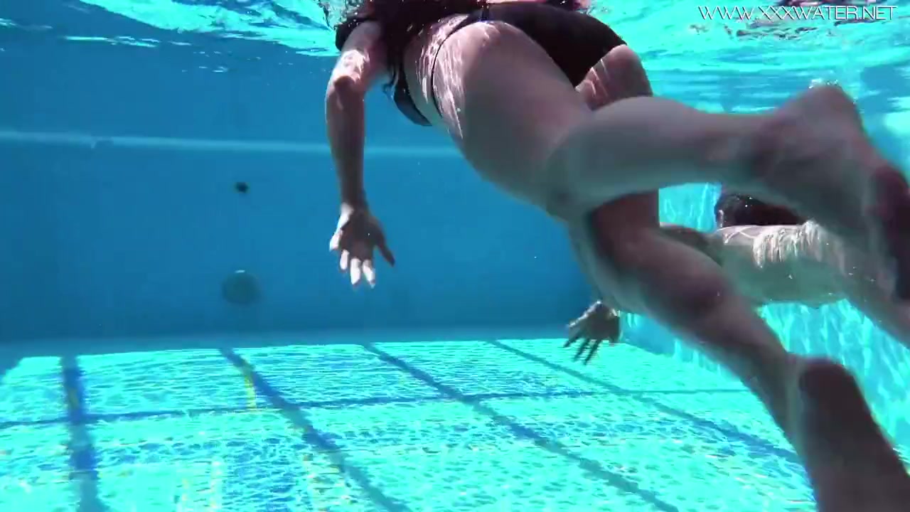 Jessica Lincoln And Lindsey Cruz - Pretty Hot Hotties Cruz And Jessica Swim Naked Together