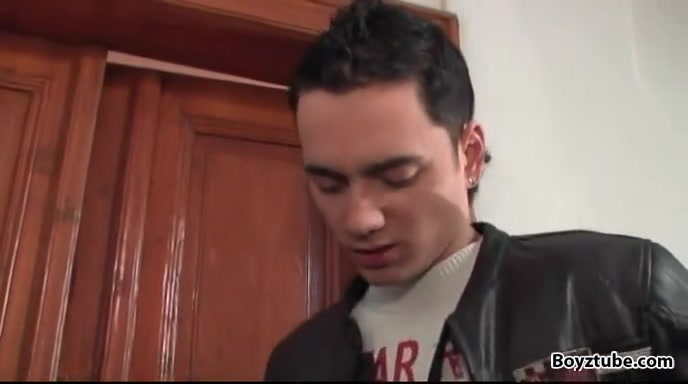 Sucking teenboys cock cuming
