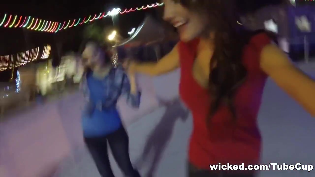 Selfies, Scene 2