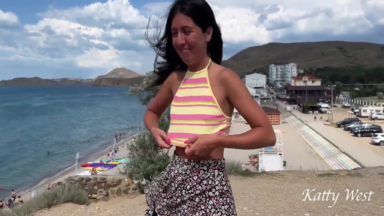 Pee In A Public Place On The Background Of The Beach With People 5 Min - Katty West