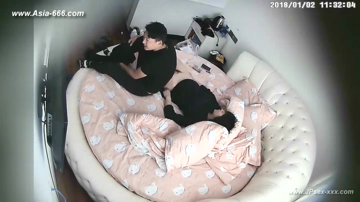 Hackers use the camera to remote monitoring of a lover's home ***