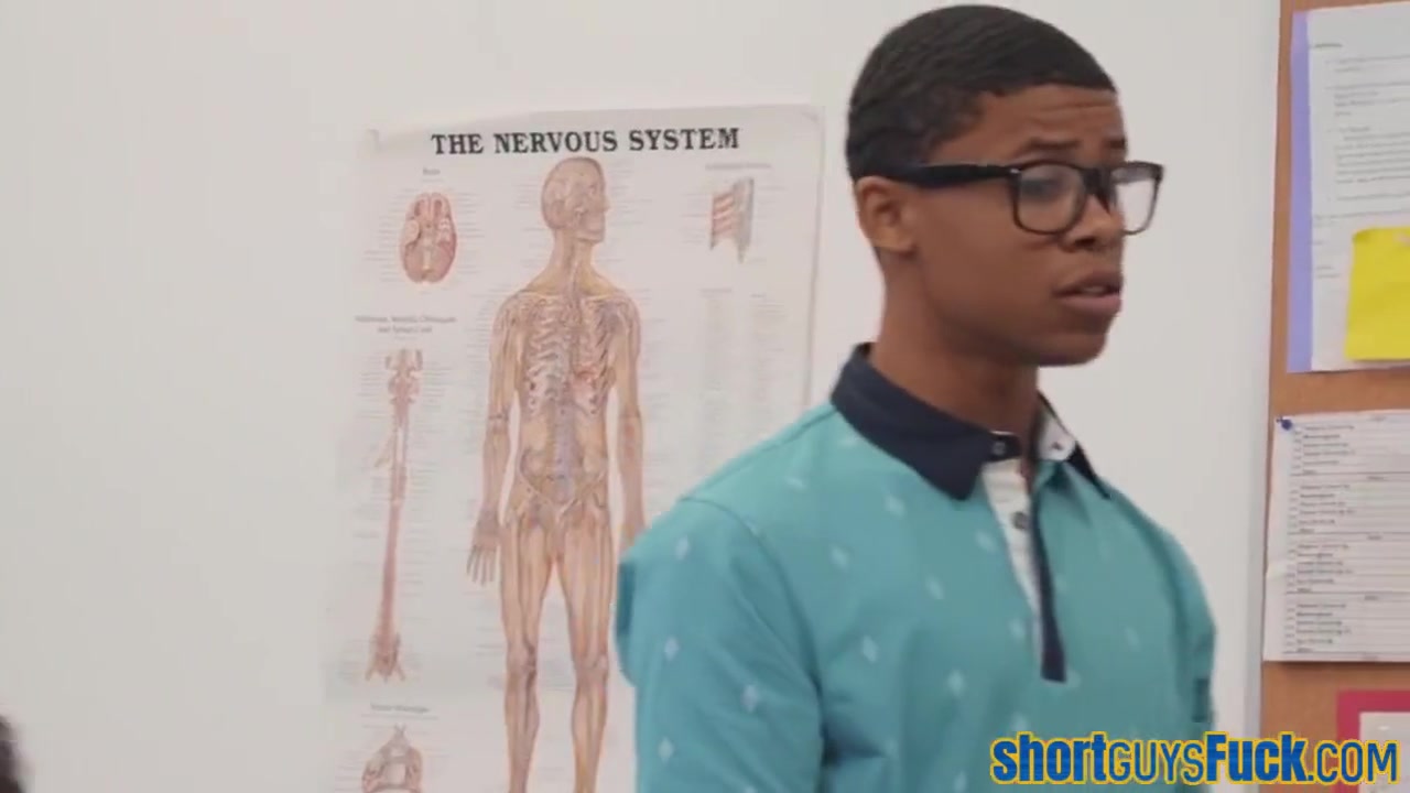 Short Ebony Guy Pussysmashing Cougar