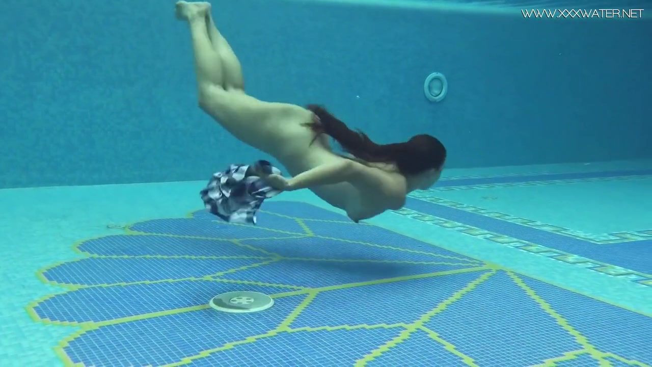Sazan Cheharda Super Hot teen 18+ Underwater Nude
