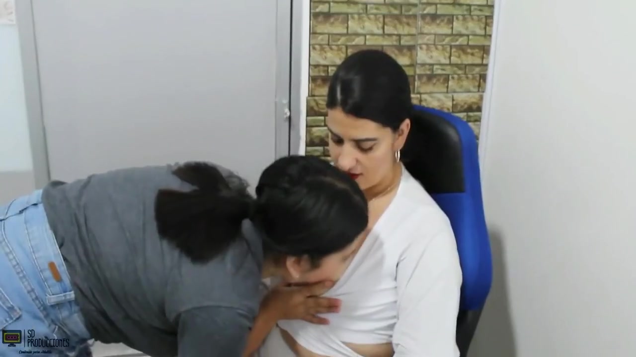 Estudiante Cachonda Miendo Y Comiendole El Cono A La Directora 5 Min