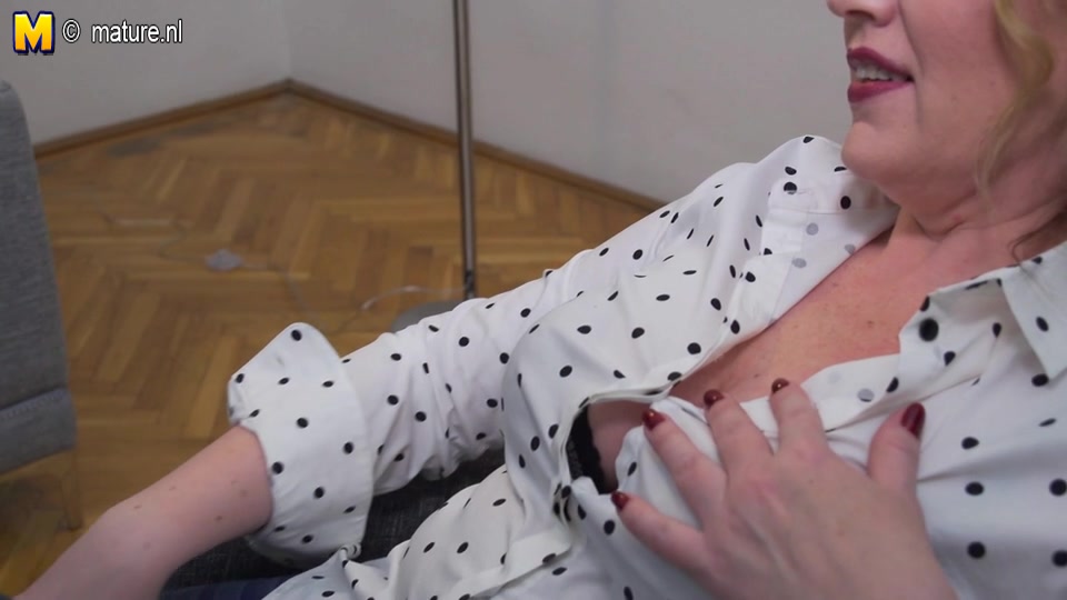 Horny Mature Slut Fucking And Sucking Her Ass Off - MatureNL