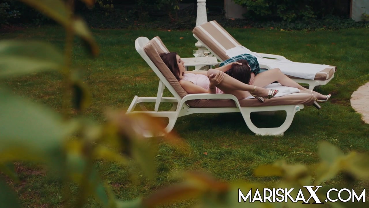French teen 18+ Lina Luxa Fucks Her Boyfriend In The Garden - MariskaX