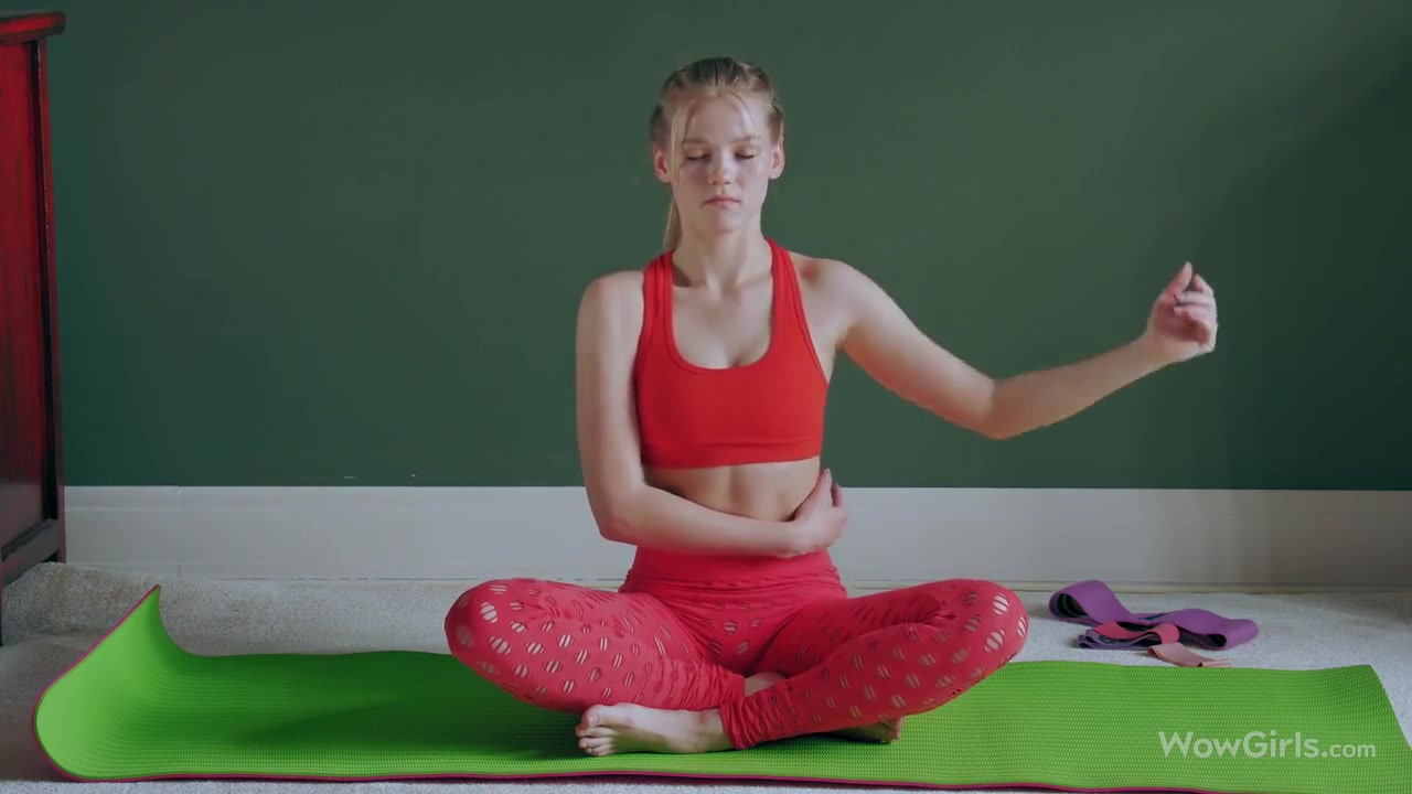 Beautiful Blonde Girl Doing Yoga And Masturbating - Diana Heaven