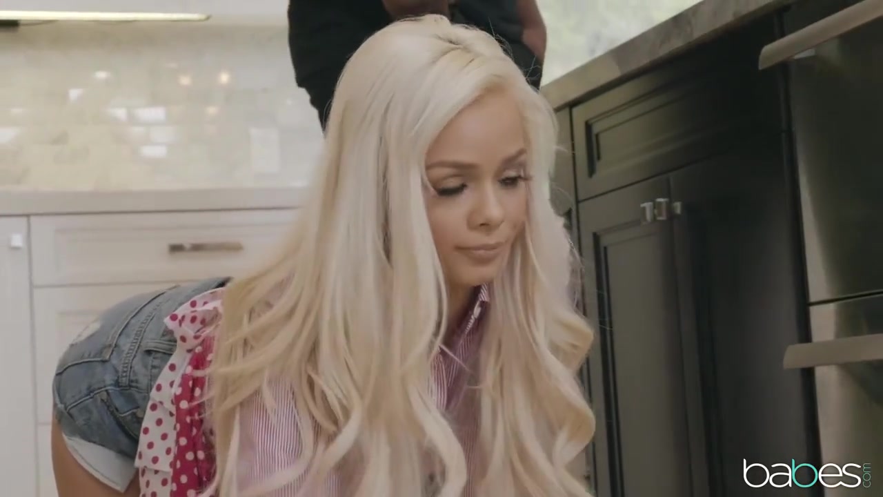 Elsa Jean - Obtains Fantastic High-standing Brown Schlonger